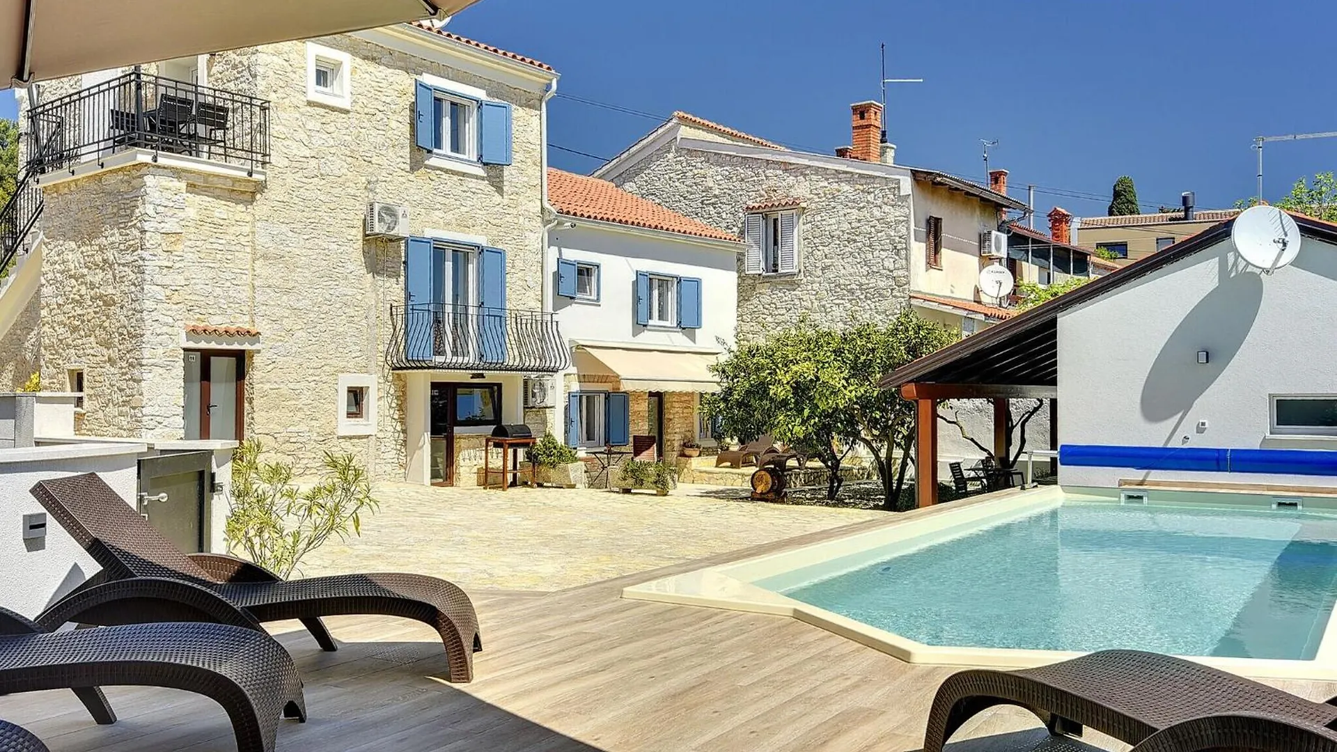 Apartment With Swimming Pool And Private Terrace Pula