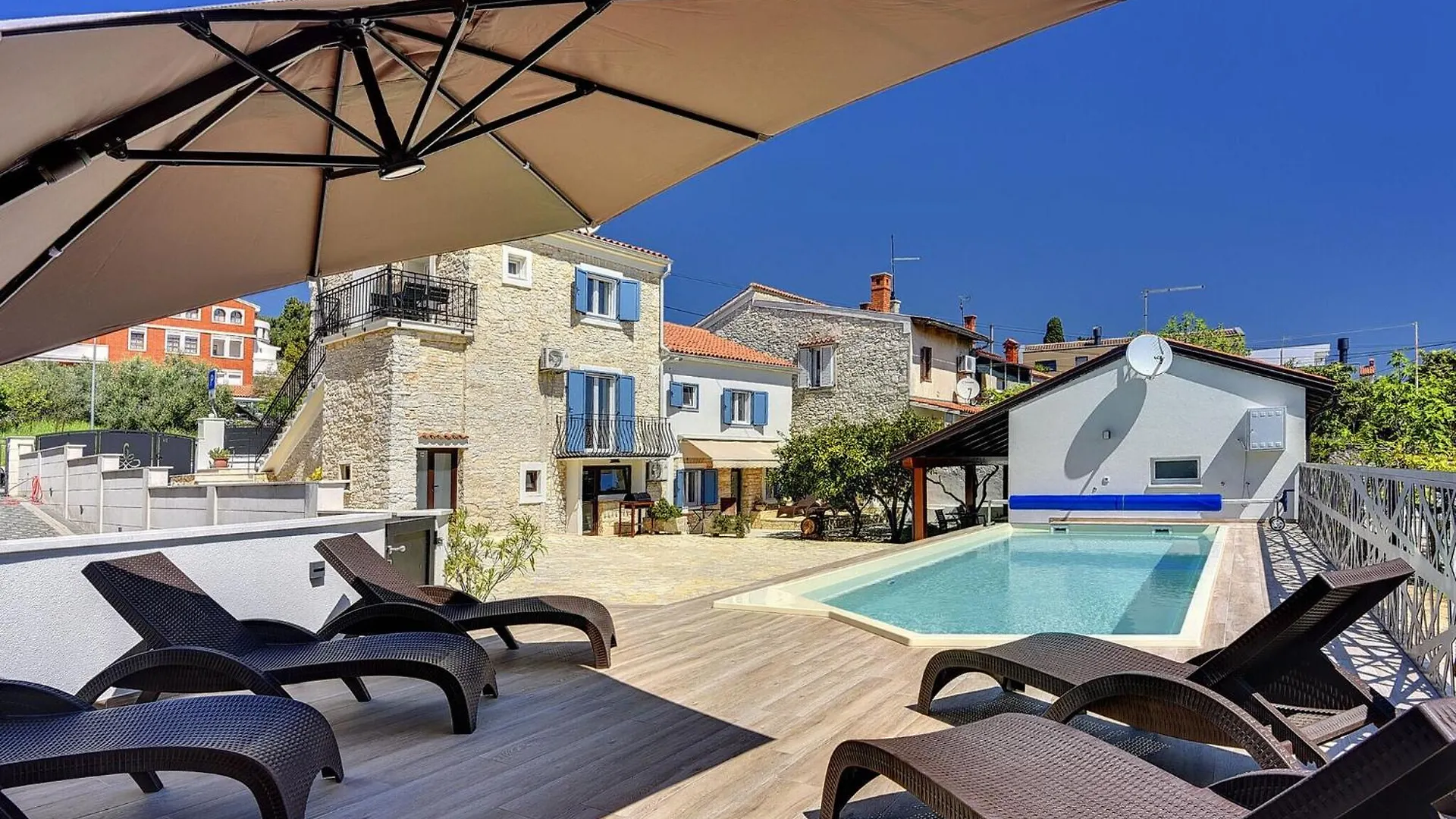 Apartment With Swimming Pool And Private Terrace Pula Croatia