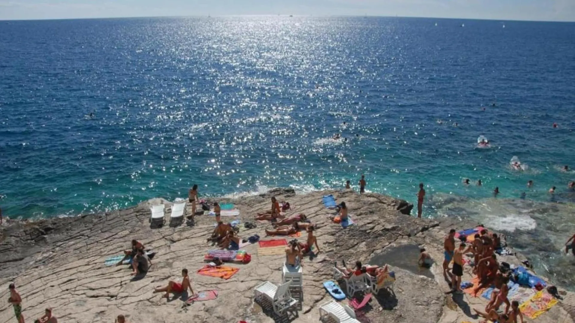Apartment With Swimming Pool And Private Terrace Pula