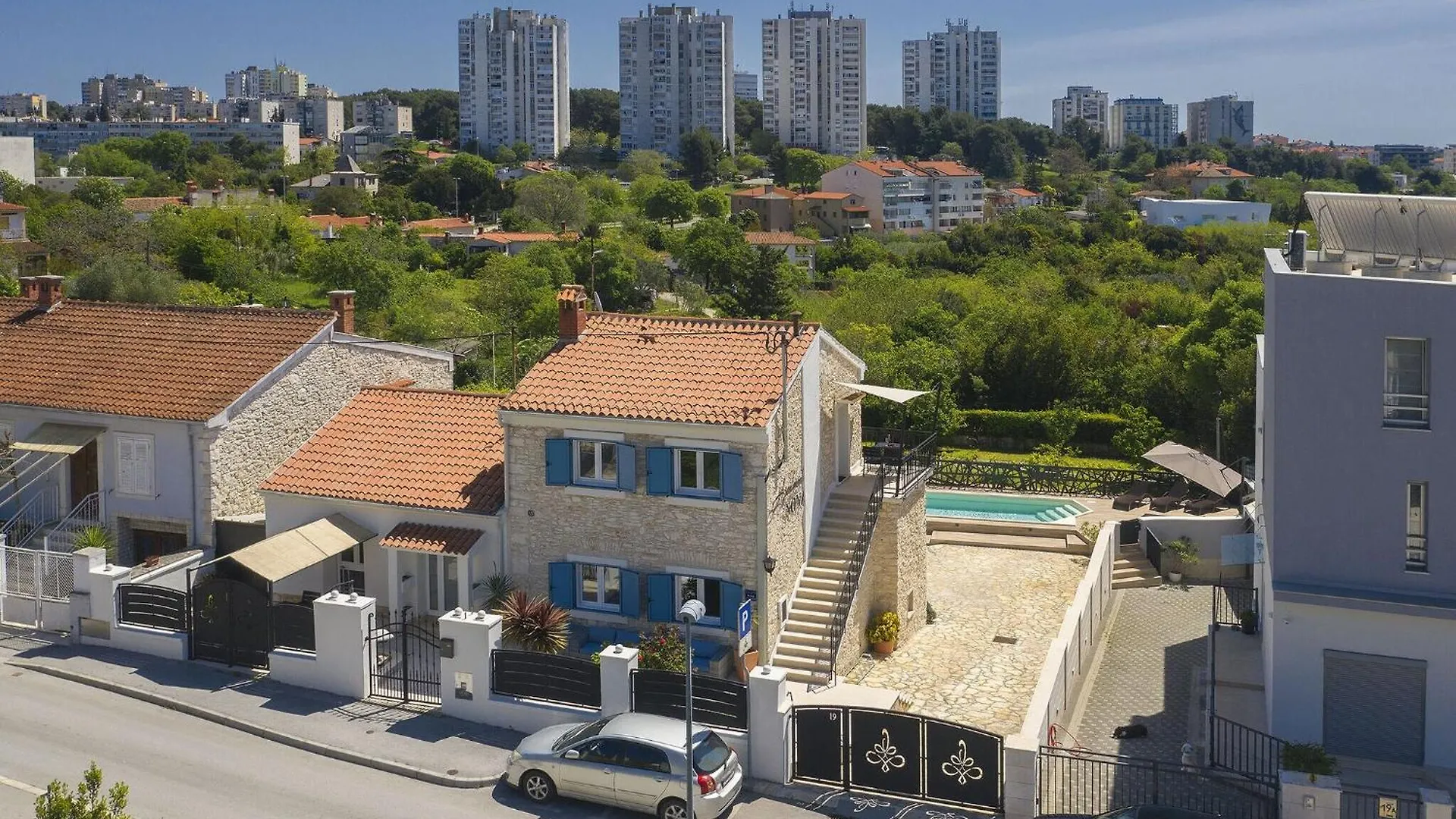 Apartment With Swimming Pool And Private Terrace Pula